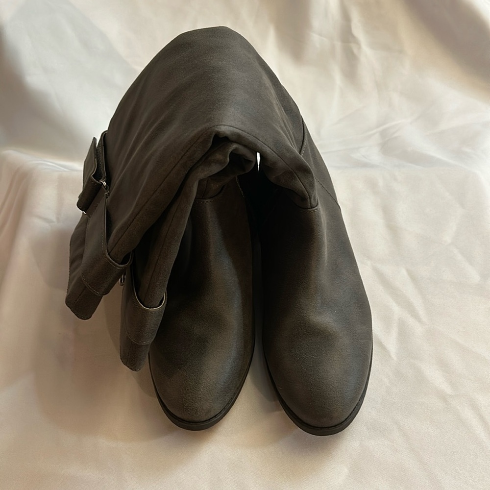 Journee Collection Gray Boots Size 8.5
